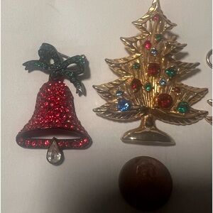 Vintage Christmas Brooch pin and earrings